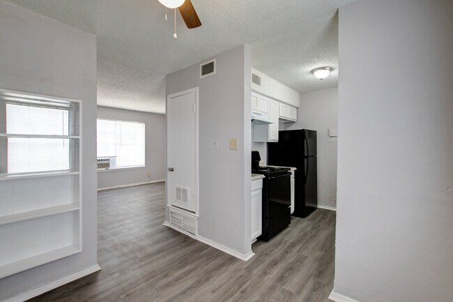 Foto del edificio - 2422 N Willis St
