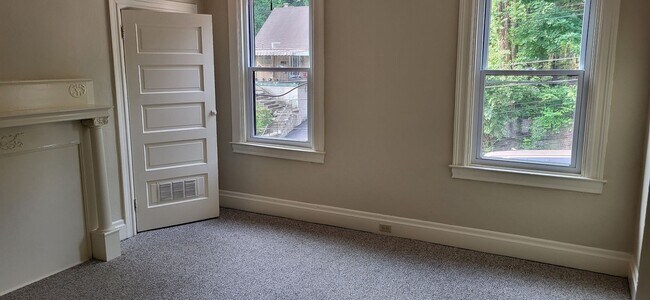 Building Photo - McKnight Observatory Hill - 2 BR Single Fa...