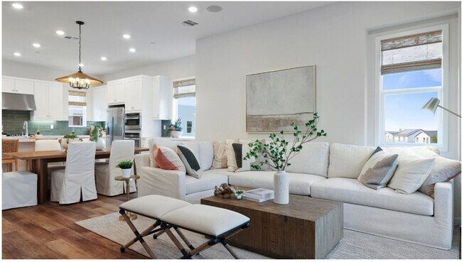 Foto del edificio - Executive home in Exclusive Great Park Irvine