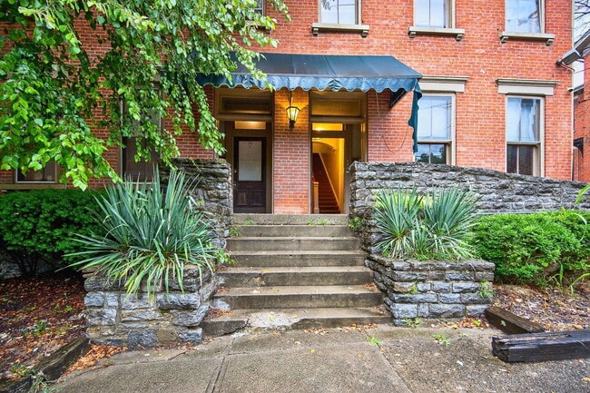 Photo - 28 E Hollister St Apartment