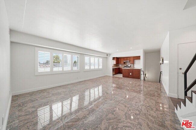 Foto del edificio - 148 S Reeves Dr