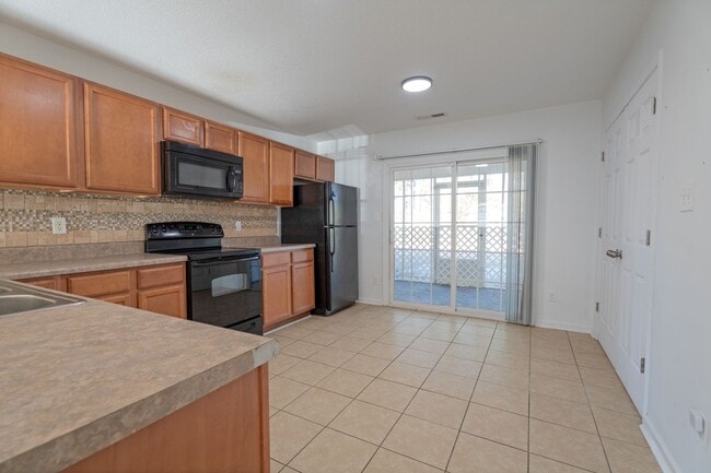 Foto del edificio - Move-In Ready Townhome Near Camp Lejeune
