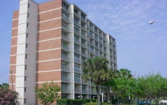 Secure entry - 4600 Ocean Dr