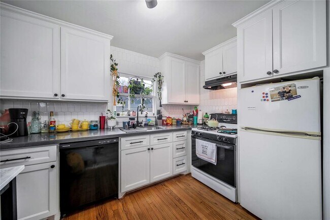 Building Photo - 4614 Park Dr