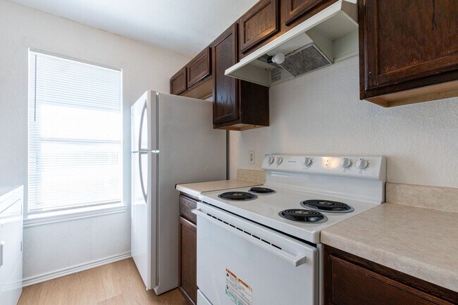 Foto del edificio - 5904 Greengate Dr