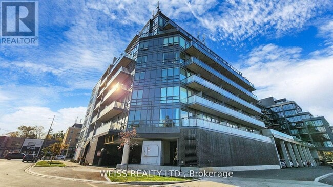 Building Photo - 760-760 The Queensway