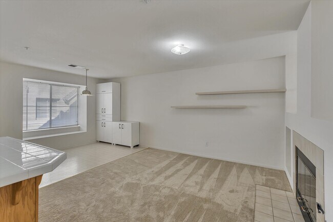Foto del edificio - 354 Flower Ln