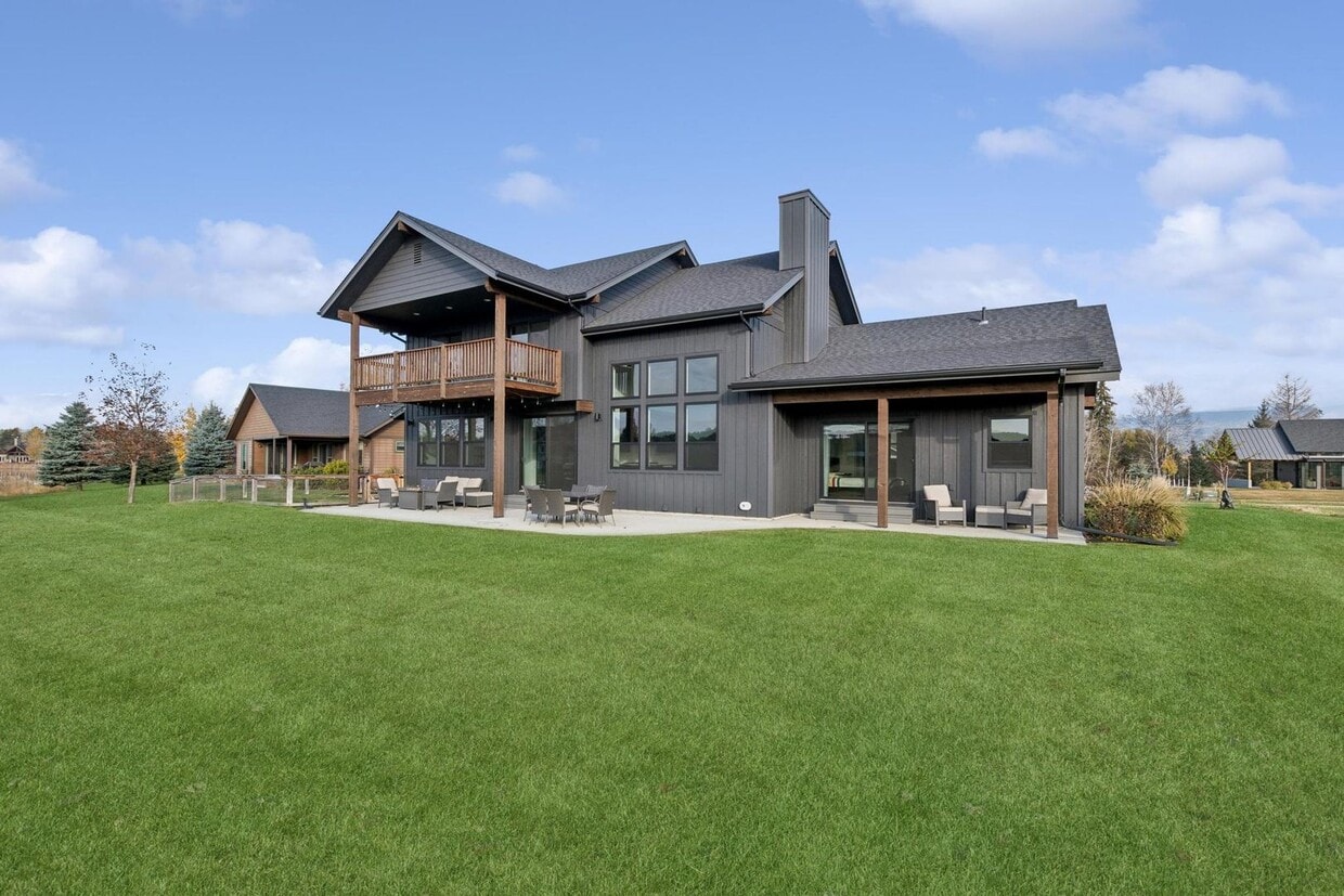 Primary Photo - Whitefish Home in The Lakes