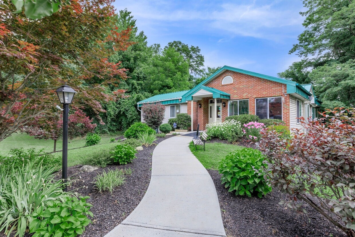 Primary Photo - North Pointe Apartments