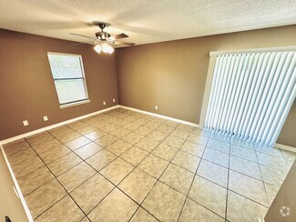 Building Photo - 622 Woodsman Dr