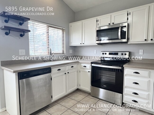 Foto del edificio - 5895 Grapevine Dr