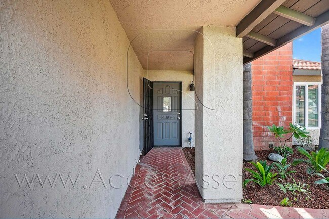 Foto del edificio - Stunning 3 Bed/2 Bath Pool Home In Lake El...