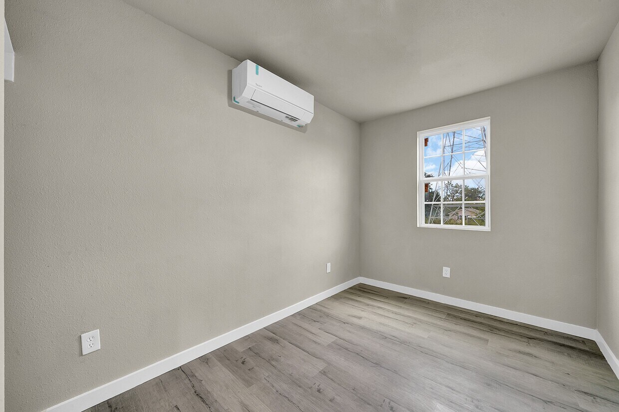 Foto principal - 418 E 36th St