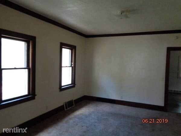 Building Photo - 4 br, 1 bath House - 121 Scrantom St