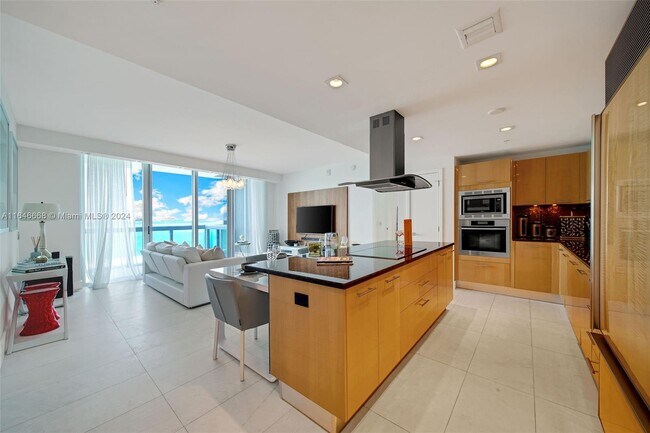 Foto del edificio - 6899 Collins Ave