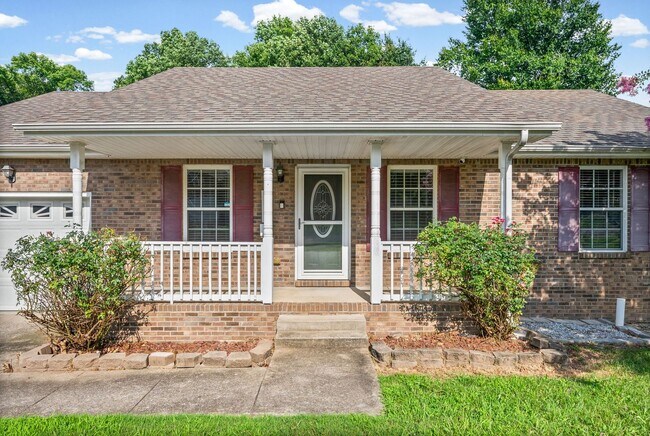 Building Photo - Pet Friendly Three Bedroom!