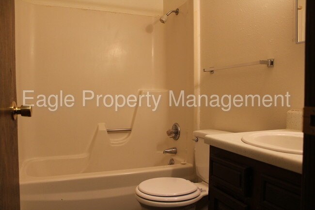 Building Photo - 2095 5th Ave