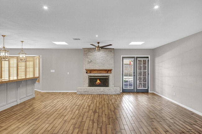 Building Photo - 9104 W H Burges Dr