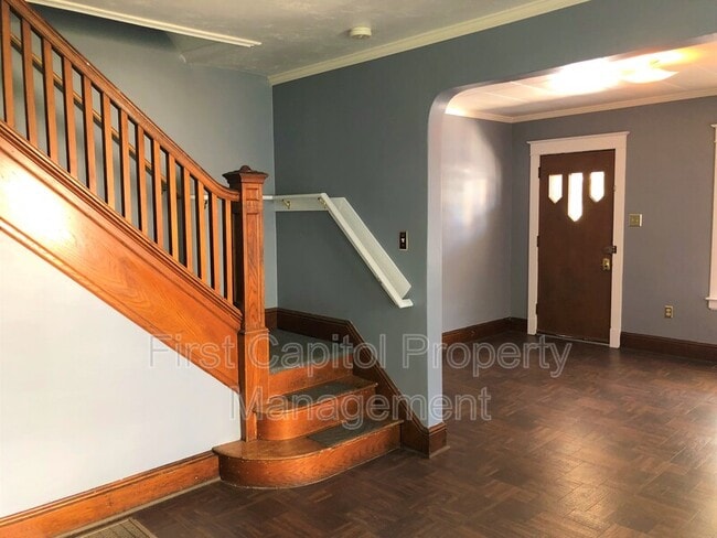 Building Photo - 814 E Boundary Ave