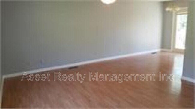 Building Photo - 134 Oakview Dr
