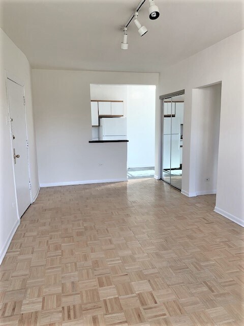 Foto del edificio - 644 W Wrightwood Ave
