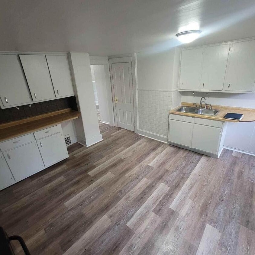 1305 Merrill Ave Unit 1, Wausau, WI 54401 1305 Merrill Ave Wausau, WI