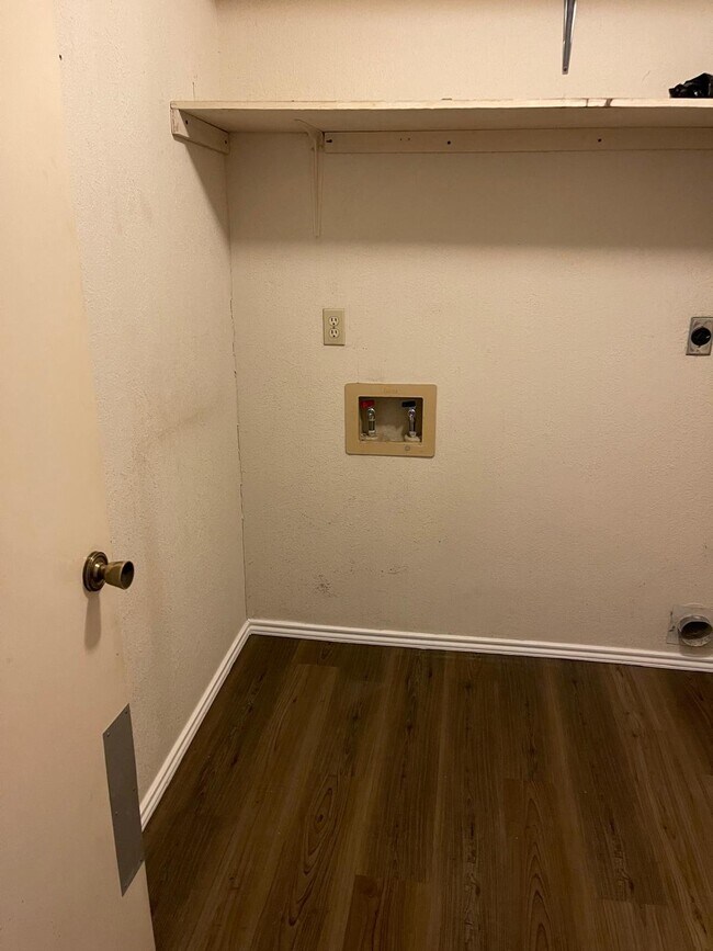 Foto del edificio - 3108 Creekwood Ln