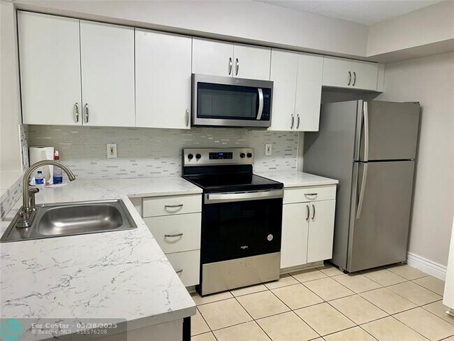 Foto del edificio - 5701 Riverside Dr
