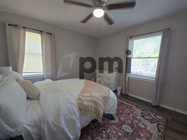 Foto del edificio - 4615 Langley Ave
