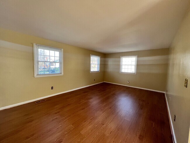 Foto del edificio - Amazing 4 BR/3 BA Single-Family Home in Ke...