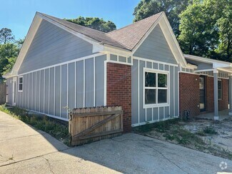 Building Photo - 7923 Oak Forest Dr