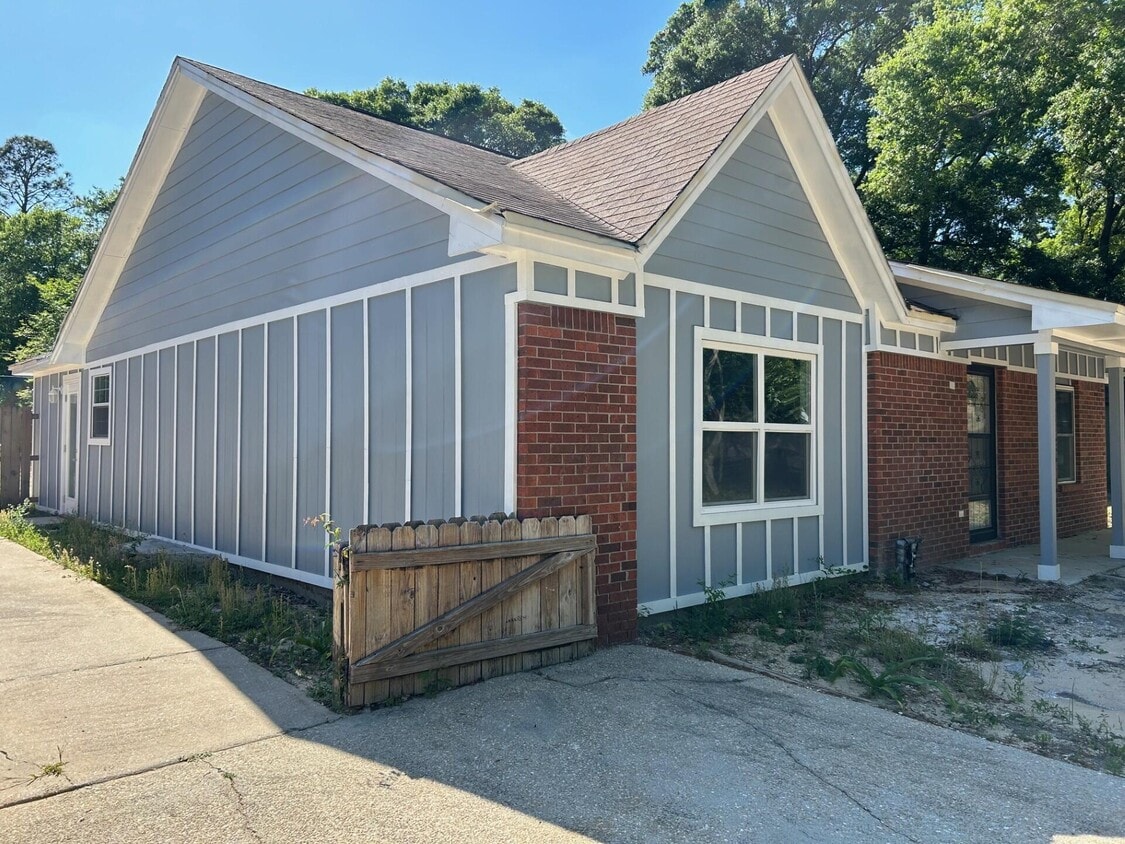 Foto principal - 7923 Oak Forest Dr