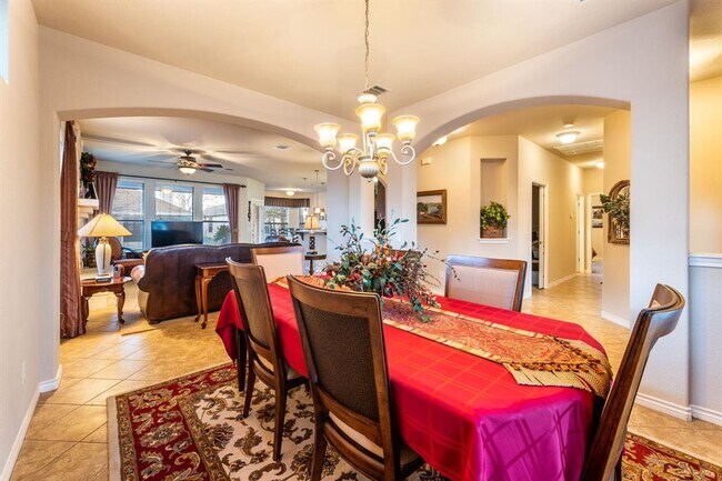 Foto del edificio - 909 Big Thicket St