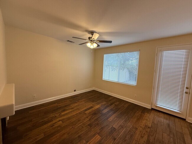 Foto del edificio - $675 Off First month's Rent - Cute Townhome near Camarillo High School