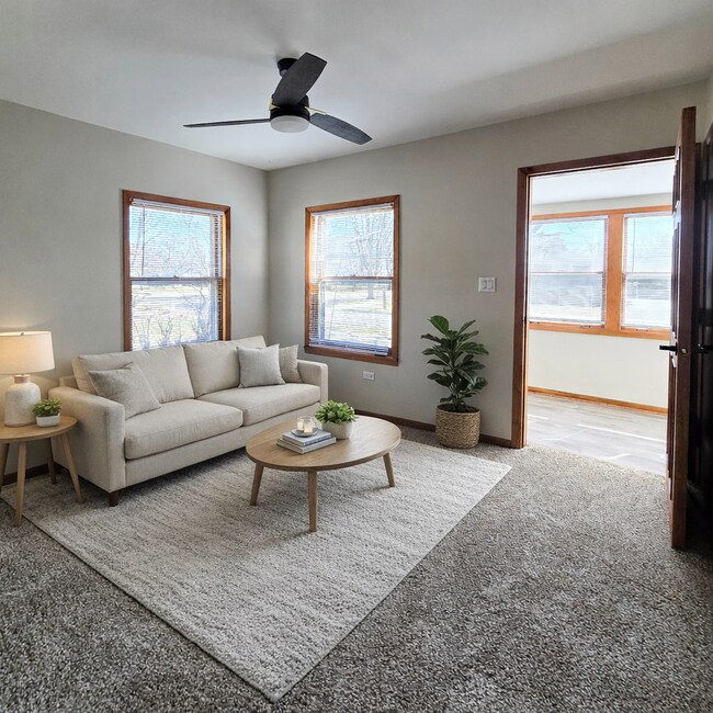 Viviendo - 1026 E Woodrow Ave