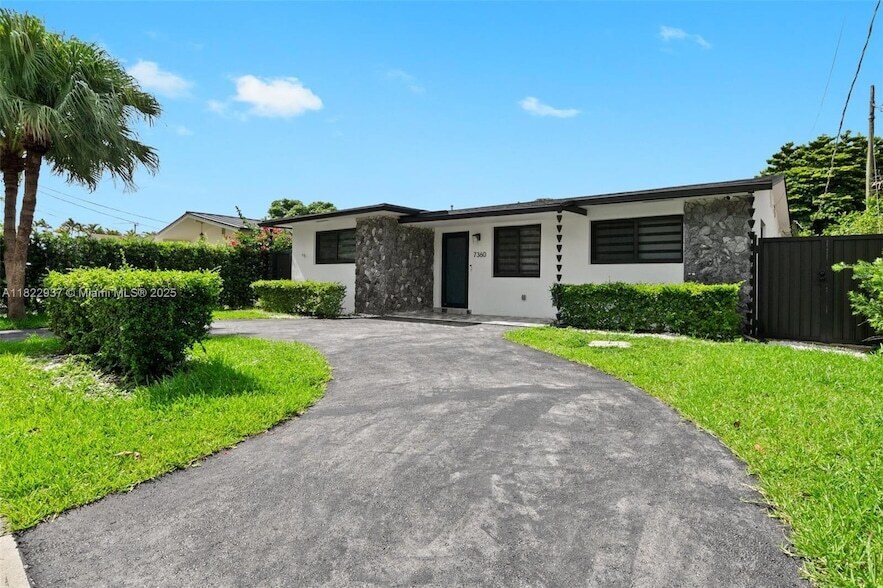 Foto principal - 7360 NW 4th St