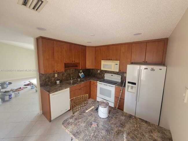 Foto del edificio - 17544 NW 63rd Ct