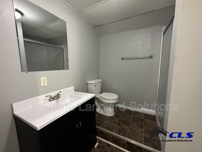 Foto del edificio - 100 Gilbert Ave