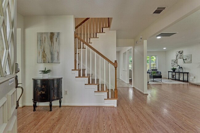 Foto del edificio - 71 Breezy Point Pl