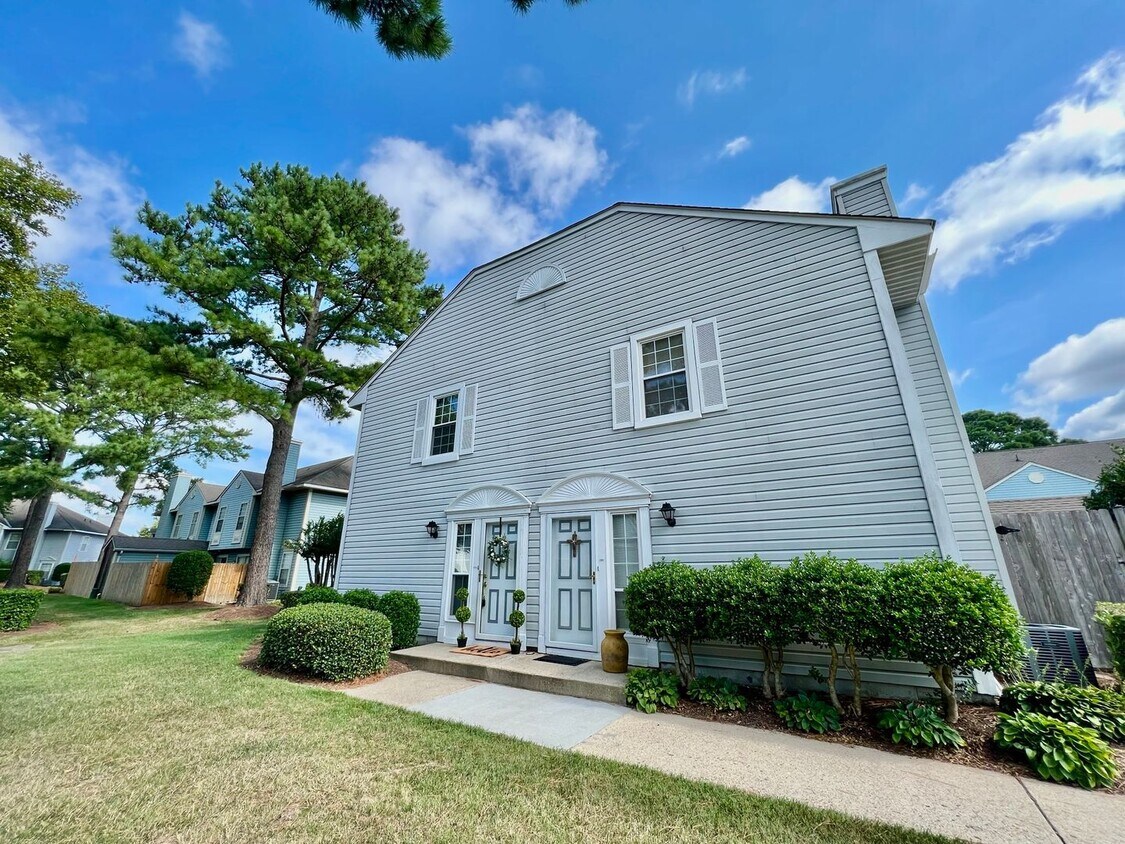 Foto principal - Updated & Ready 08-07-25! Charming Condo i...