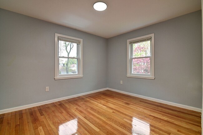 Building Photo - 15 Langley Cir