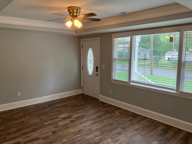Foto del edificio - 213 Dripping Springs Rd NW