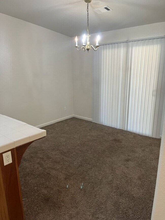 Building Photo - 4 BR 2 Bath Riverdale Home AVAILABLE NOW!
