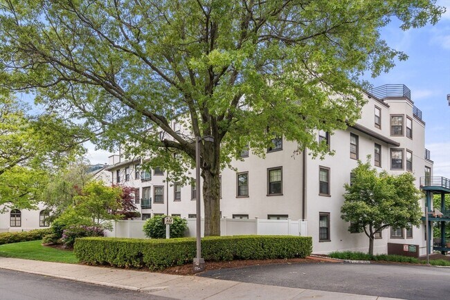 Building Photo - 227 Summit Ave