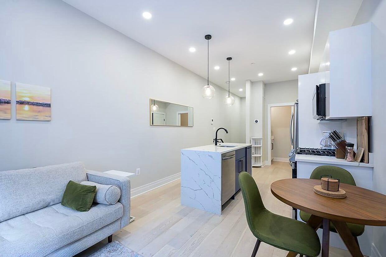 Foto principal - 2309 Ontario Rd NW