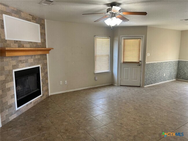 Foto del edificio - 604 Redbud Dr