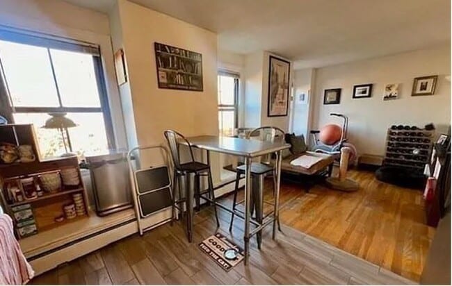 Building Photo - 20 Hanson St