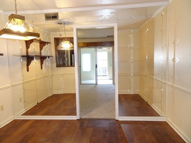 Building Photo - 399 Circuit Ln