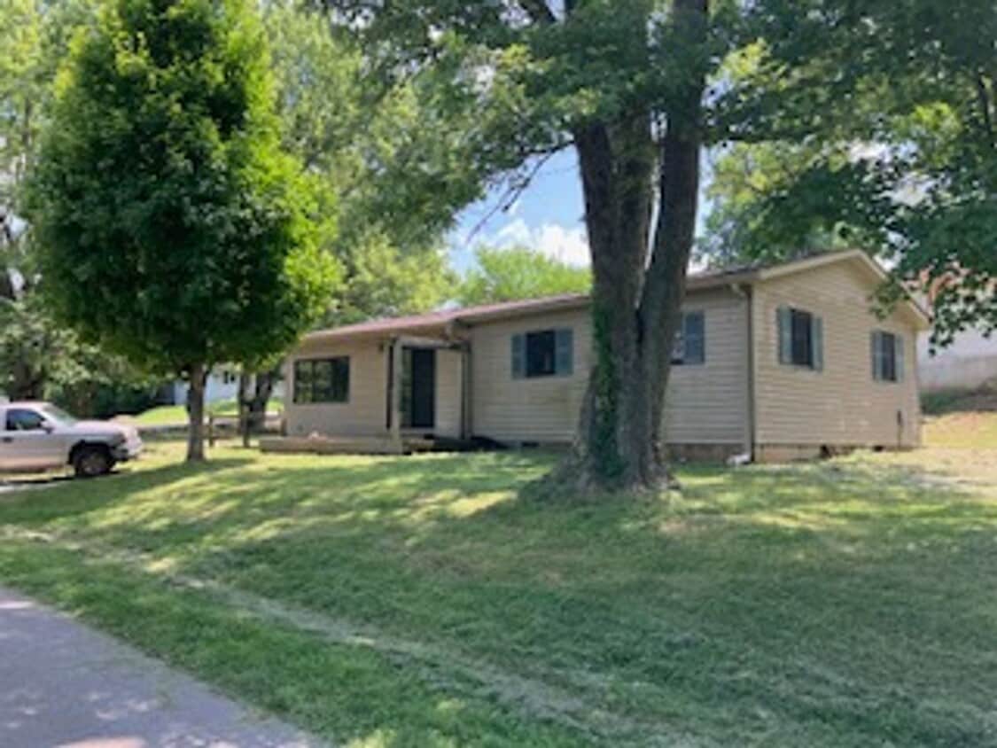 Primary Photo - 3 bedroom, 1 bath Home: Located in Elletts...