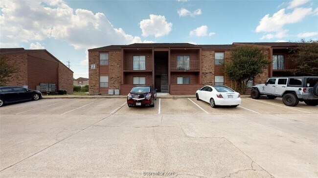 Building Photo - 904 University Oaks Blvd
